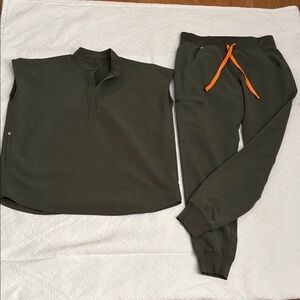 Figs scrub set
Olive green